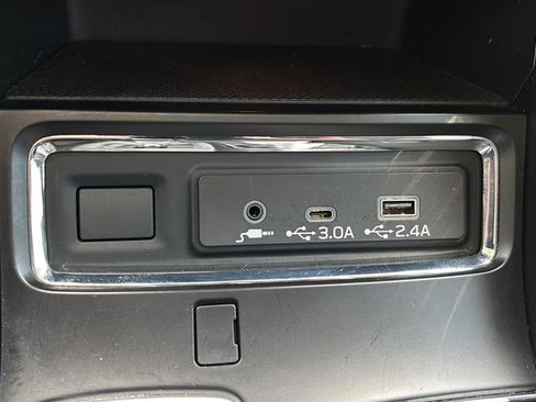 Used 2023 Subaru Ascent Premium w/ Convenience Package image 25