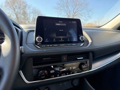 Certified 2025 Nissan Rogue SV image 19