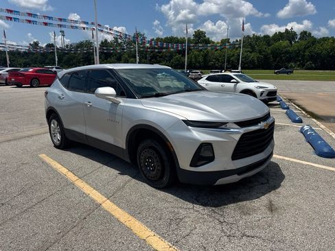 Used 2020 Chevrolet Blazer LT FWD image 2