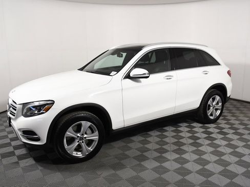 Used 2018 Mercedes-Benz GLC 300 4MATIC image 2