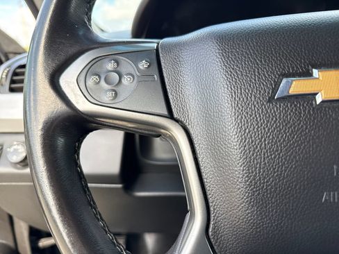 Used 2020 Chevrolet Suburban LT RWD image 15