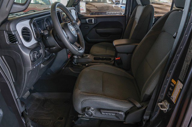 Used 2024 Jeep Wrangler Unlimited AWD/4WD image 9