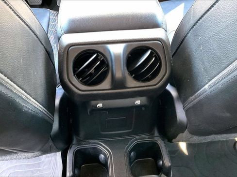 Used 2022 Jeep Gladiator Overland AWD/4WD image 17