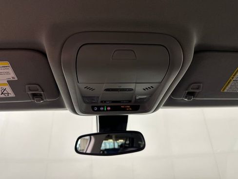 Used 2023 GMC Terrain SLT w/ Infotainment Package II image 24