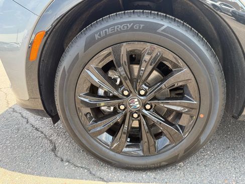 Used 2025 Buick Envista Sport Touring w/ Convenience I Package FWD image 11