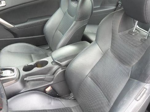 Used 2016 Hyundai Genesis Coupe 3.8 image 15