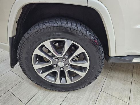 Used 2018 Jeep Grand Cherokee Overland RWD image 44