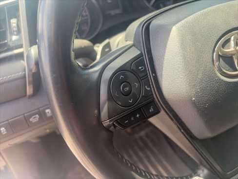 Used 2021 Toyota Camry SE image 16