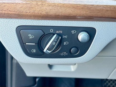 Used 2022 Audi Q5 2.0T Prestige w/ Prestige Package image 11