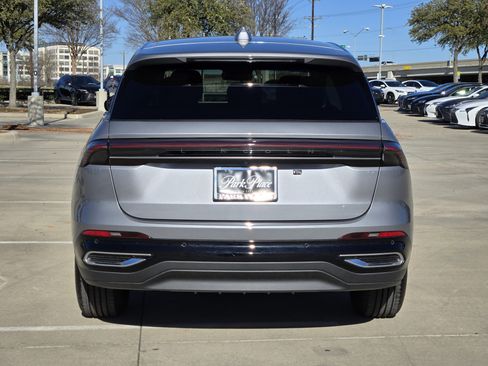 Used 2024 Lincoln Nautilus Premier image 16