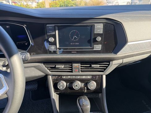 Used 2023 Volkswagen Jetta SE image 23