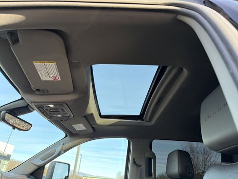 Used 2022 GMC Sierra 3500 Denali w/ Denali Black Diamond Edition image 28