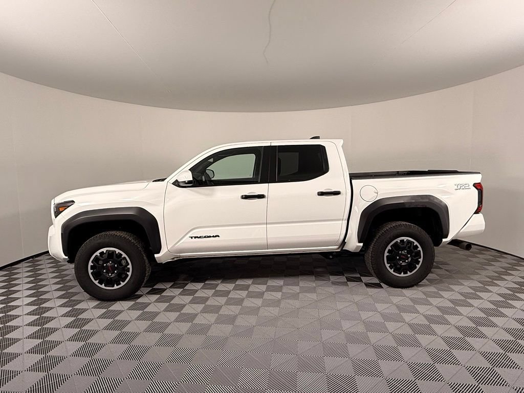 Certified 2025 Toyota Tacoma TRD Off-Road AWD/4WD image 12