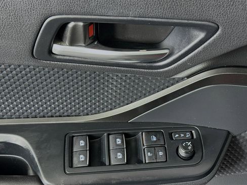 Used 2018 Toyota C-HR XLE image 23