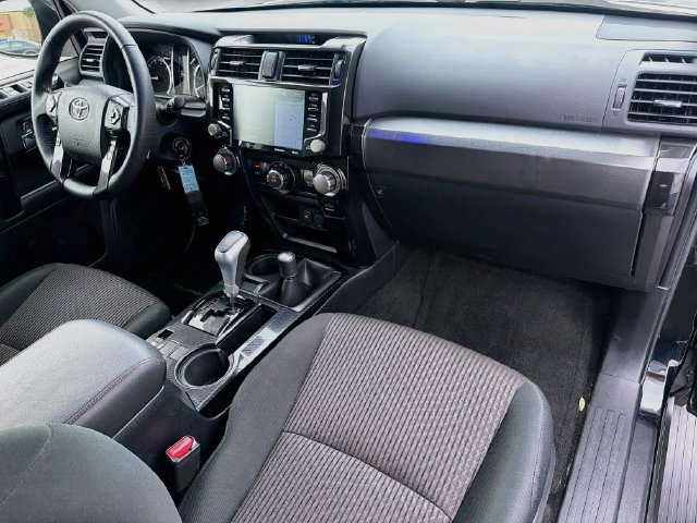Used 2021 Toyota 4Runner TRD Off-Road AWD/4WD image 28