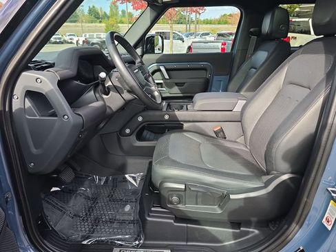 Used 2022 Land Rover Defender 90 X-Dynamic S image 25