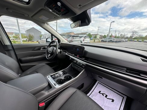 Used 2026 Kia Carnival SX w/ SX Dark Edition Package FWD image 24