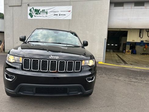 Used 2017 Jeep Grand Cherokee Laredo w/ Quick Order Package 23E AWD/4WD image 9