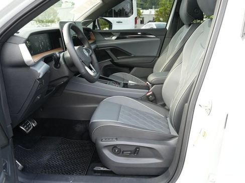 Used 2025 Volkswagen Tiguan SEL R-Line AWD/4WD image 22