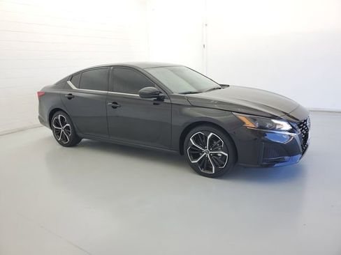 Used 2024 Nissan Altima 2.5 SR FWD image 4