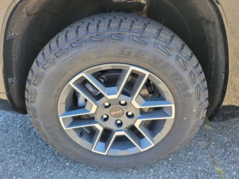 New 2026 GMC Terrain AT4 w/ Convenience Package III AWD/4WD image 11
