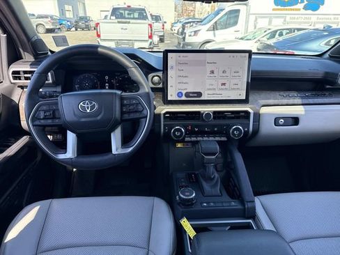 Used 2024 Toyota Tacoma Limited w/ Limited Package (LT) image 15