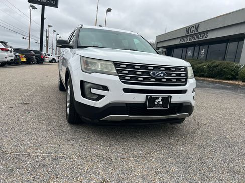 Used 2016 Ford Explorer XLT w/ Equipment Group 202A image 2