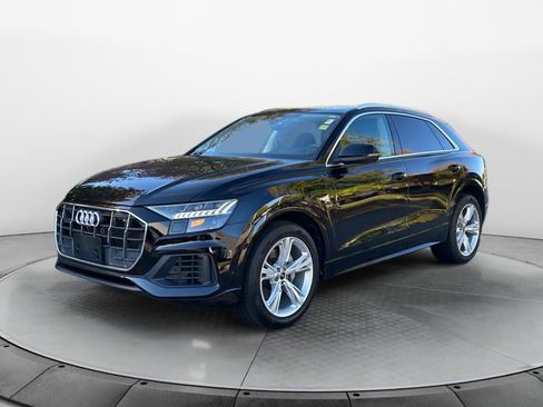 Used 2023 Audi Q8 Prestige image 3