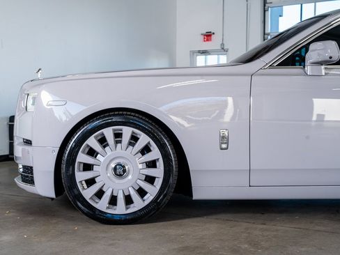 Used 2022 Rolls-Royce Phantom Sedan image 10