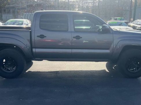 Used 2012 Toyota Tacoma PreRunner image 9