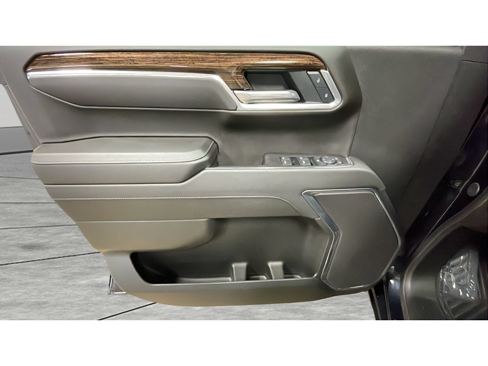 Used 2025 GMC Sierra 1500 Elevation AWD/4WD image 9
