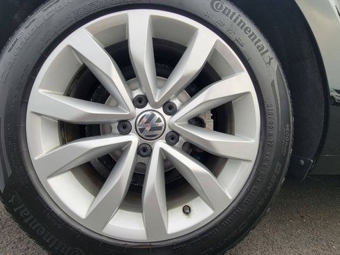 Used 2015 Volkswagen Beetle TDI FWD image 40