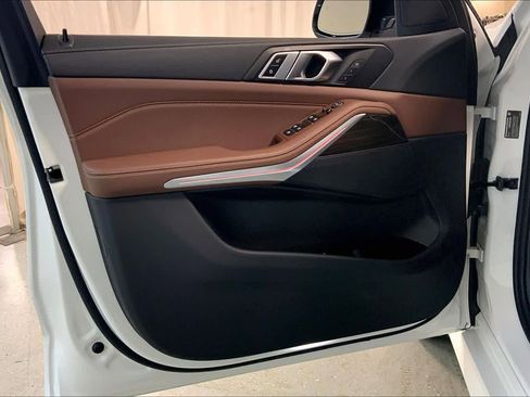 Used 2024 BMW X5 xDrive40i w/ M Sport Package image 22