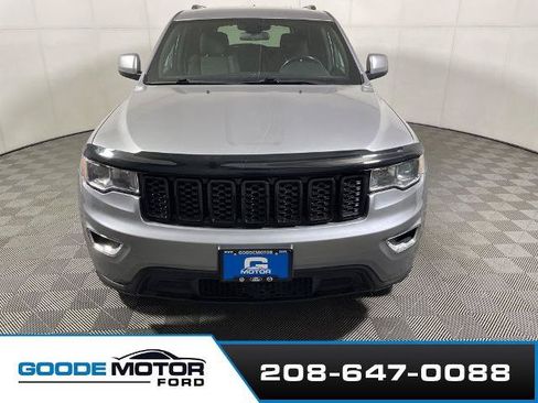 Used 2021 Jeep Grand Cherokee Laredo AWD/4WD image 3