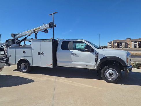 New 2024 Ford F550 4x4 SuperCab Super Duty image 5