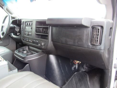 Used 2018 Chevrolet Express 2500 w/ Driver Convenience Package RWD image 15