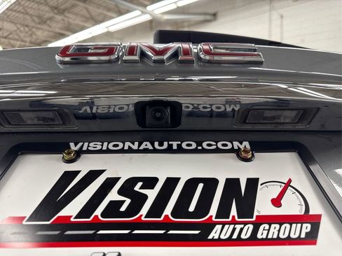 Used 2024 GMC Terrain SLE w/ Driver Convenience Package image 16