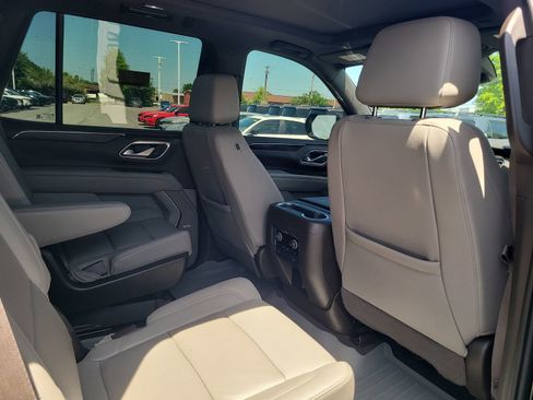Used 2023 Chevrolet Tahoe Z71 w/ Luxury Package AWD/4WD image 27