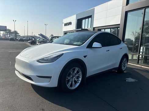 Used 2021 Tesla Model Y Long Range image 4