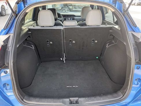 Used 2023 Nissan Kicks SR w/ SR Premium Package FWD image 12