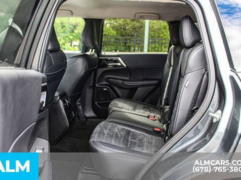 Used 2025 Mitsubishi Outlander SE FWD image 18
