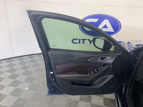 Used 2017 MAZDA MAZDA3 Grand Touring w/ Premium Equipment Package FWD image 13