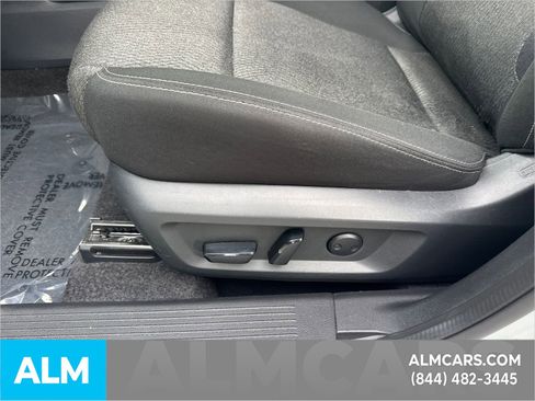 Used 2025 Nissan Rogue SV FWD image 11