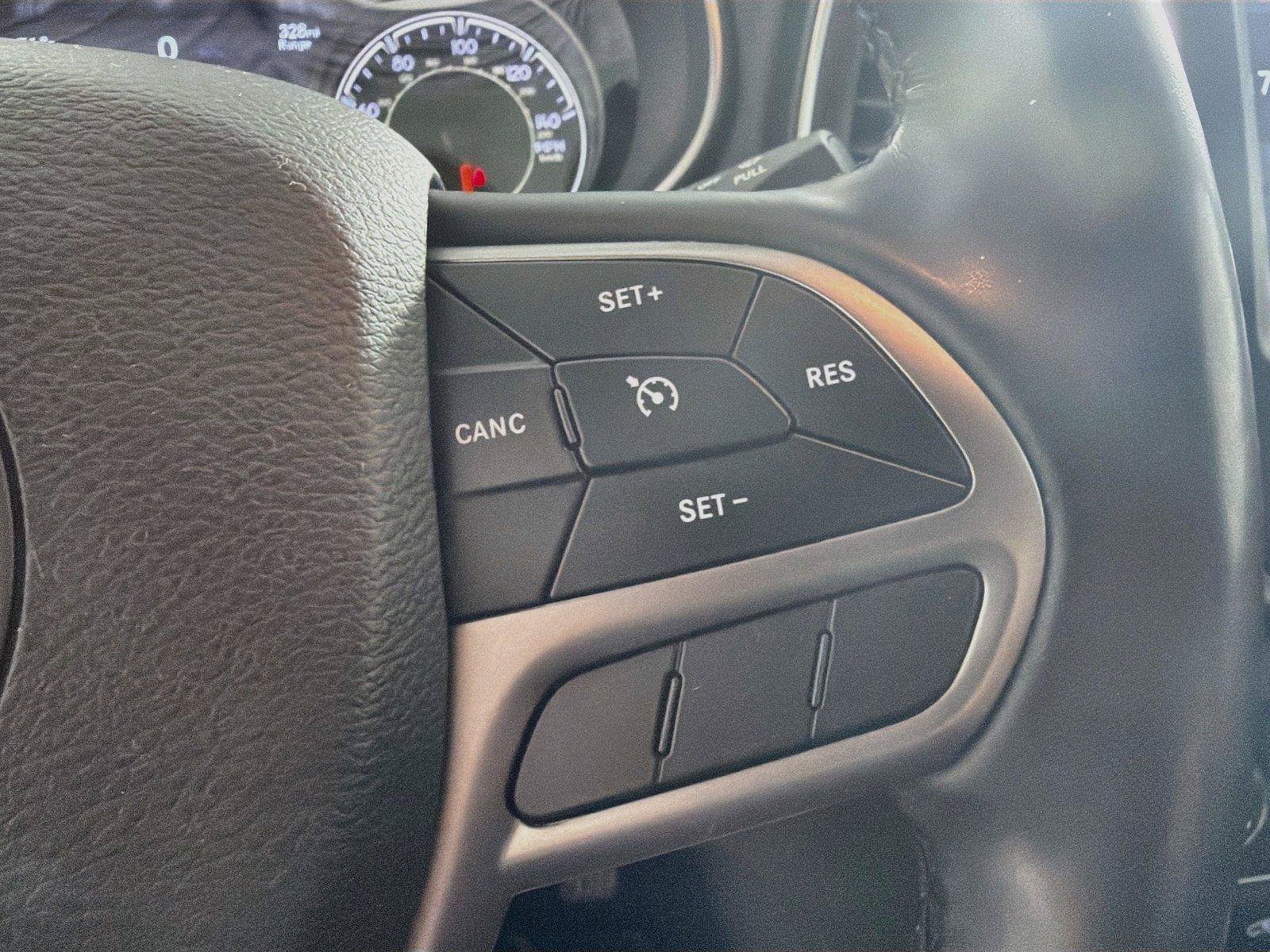 Used 2021 Jeep Cherokee Latitude Lux w/ Comfort/Convenience Group AWD/4WD image 41