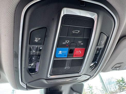 Used 2022 Jeep Grand Cherokee L Limited AWD/4WD image 29