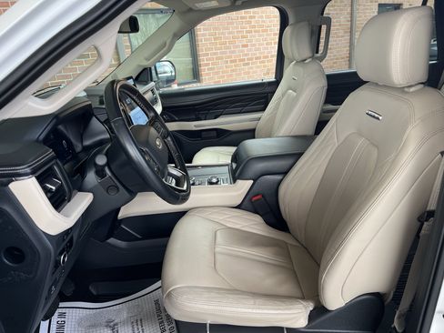 Used 2023 Ford Expedition Platinum image 17