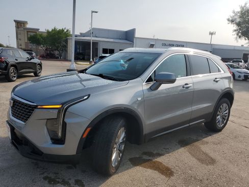 Used 2024 Cadillac XT4 Premium Luxury image 3