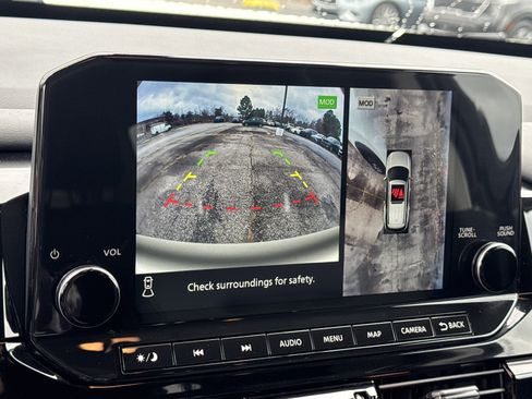 Used 2024 Nissan Pathfinder SL image 32