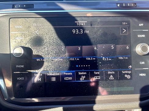 Used 2021 Volkswagen Tiguan SE w/ Panoramic Sunroof Package image 25