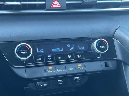 Used 2022 Hyundai Elantra SEL image 20